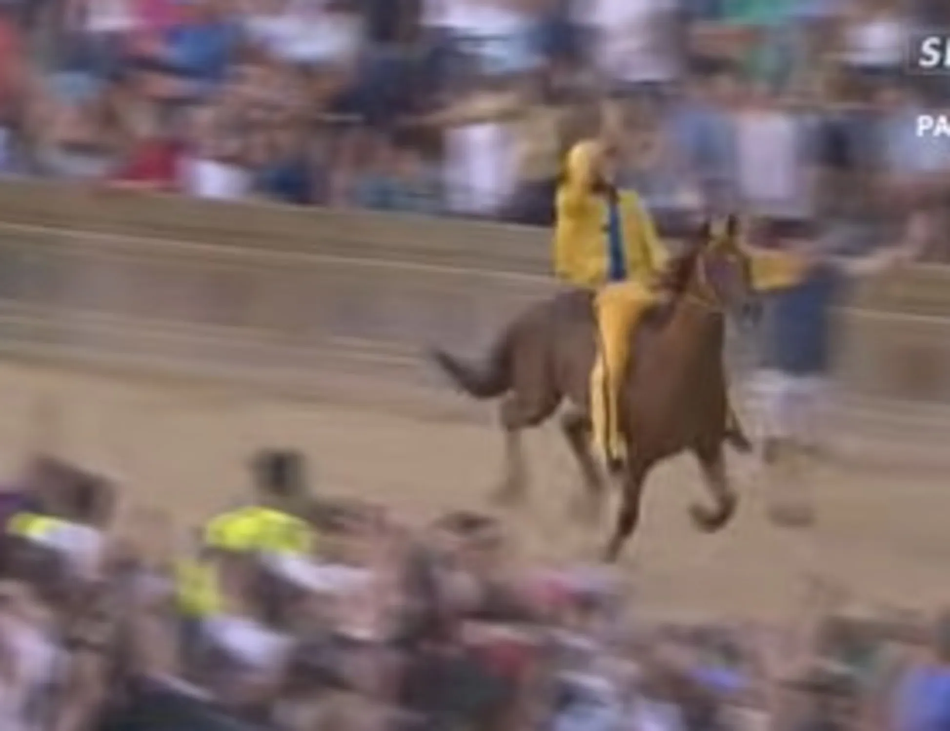 Leggi l'articolo: Palio di Siena, l'Aquila vince 34 anni dopo: Tittia e Diodoro fanno la storia, è delirio totale <span style="color: rgb(153, 0, 0);">Video</span>