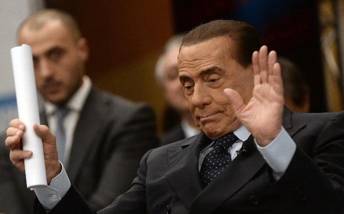 Un disastro per il Cav, doppio addio a Forza Italia. Chi scarica il leader (e soprattutto per che partito)