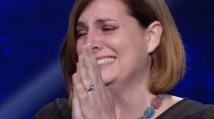 Flavio Insinna, la campionessa de L’Eredità scoppia in lacrime: la maxi-vincita grazie a questa parola