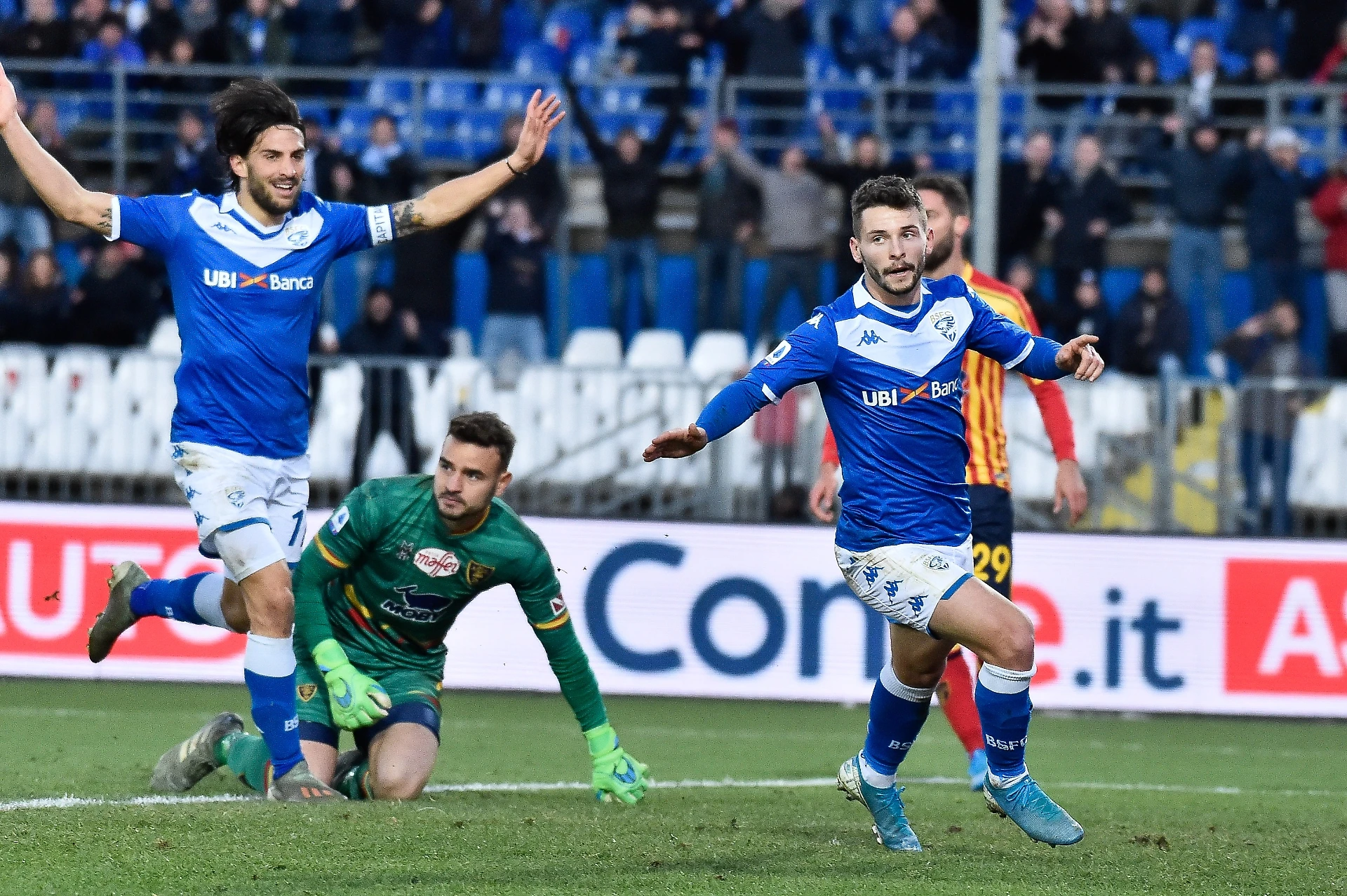 Il Brescia asfalta il Lecce 3-0. Mister Corini vince la sfida salvezza