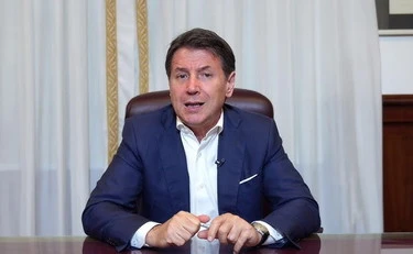 Giuseppe Conte, il raptus: "Vergognati! Come ti permetti?", gli insulti a Meloni
