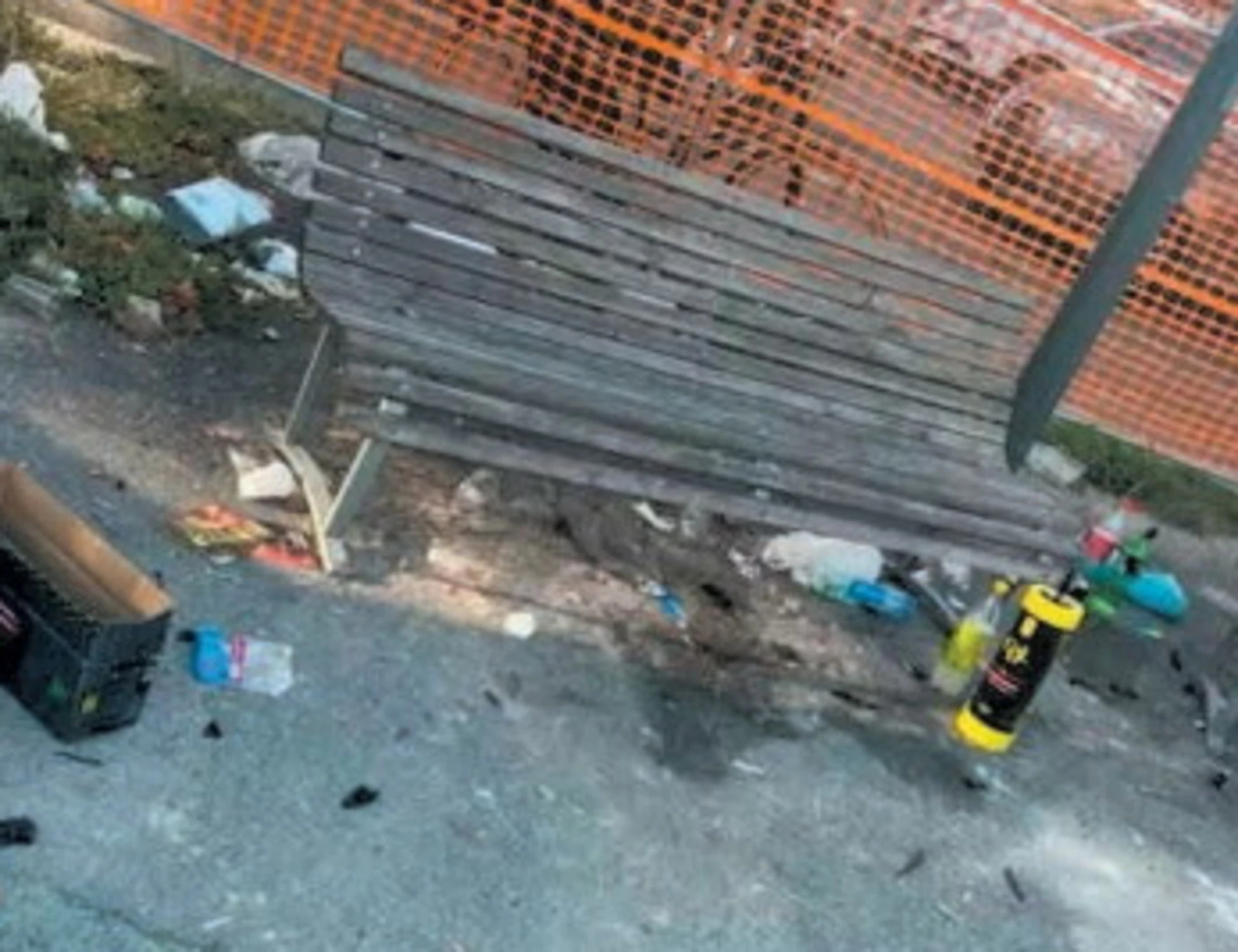 Milano, ore 16.30: inizia la festa di tossici e sbandati, una città allo sfascio