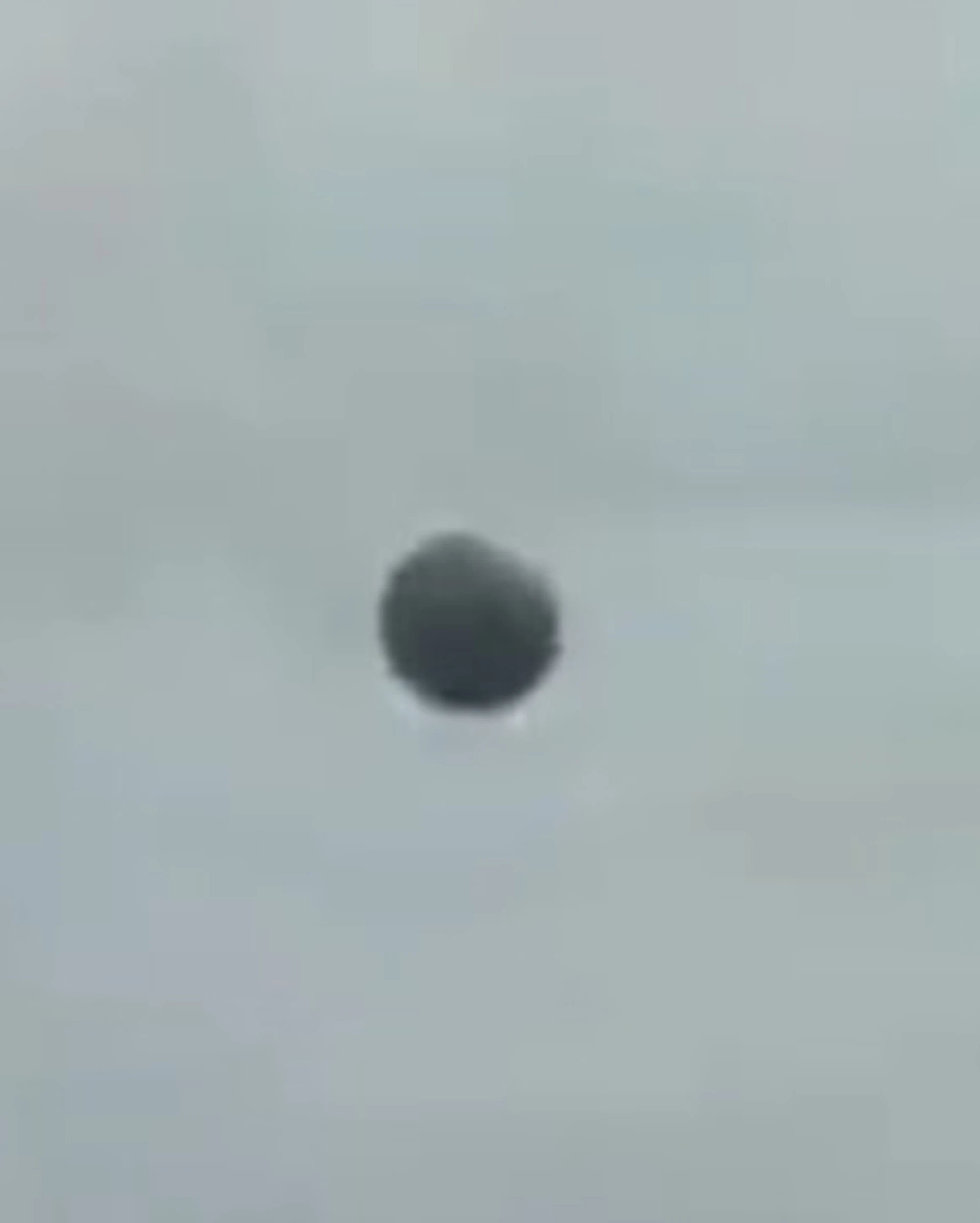 Colombia, il giallo sulla sfera volante: "È caduta dal cielo, nessuno sa cos’è"