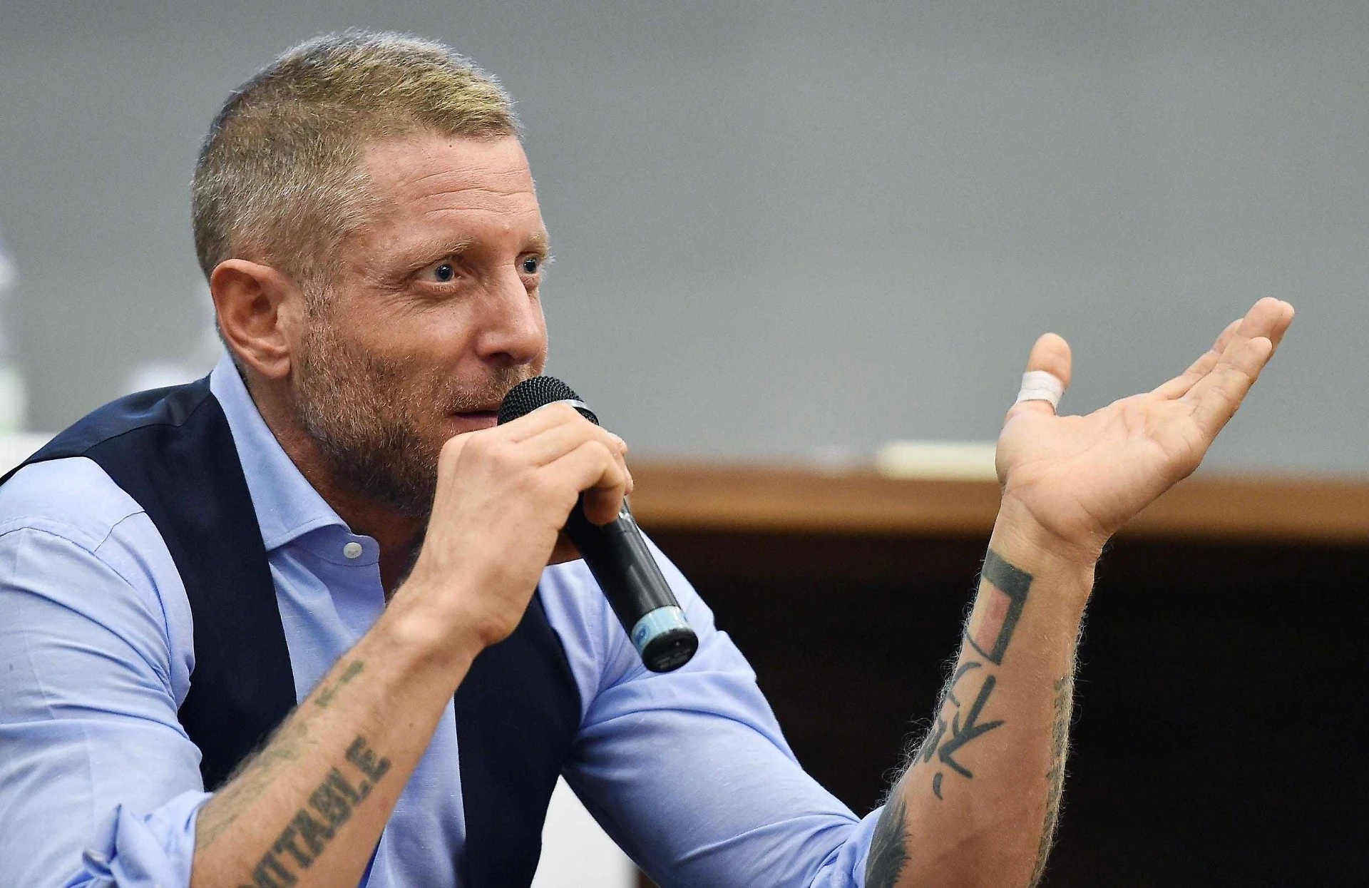 Diego Fusaro contro Lapo Elkann: "Un imprenditore che si è fatto da sé"