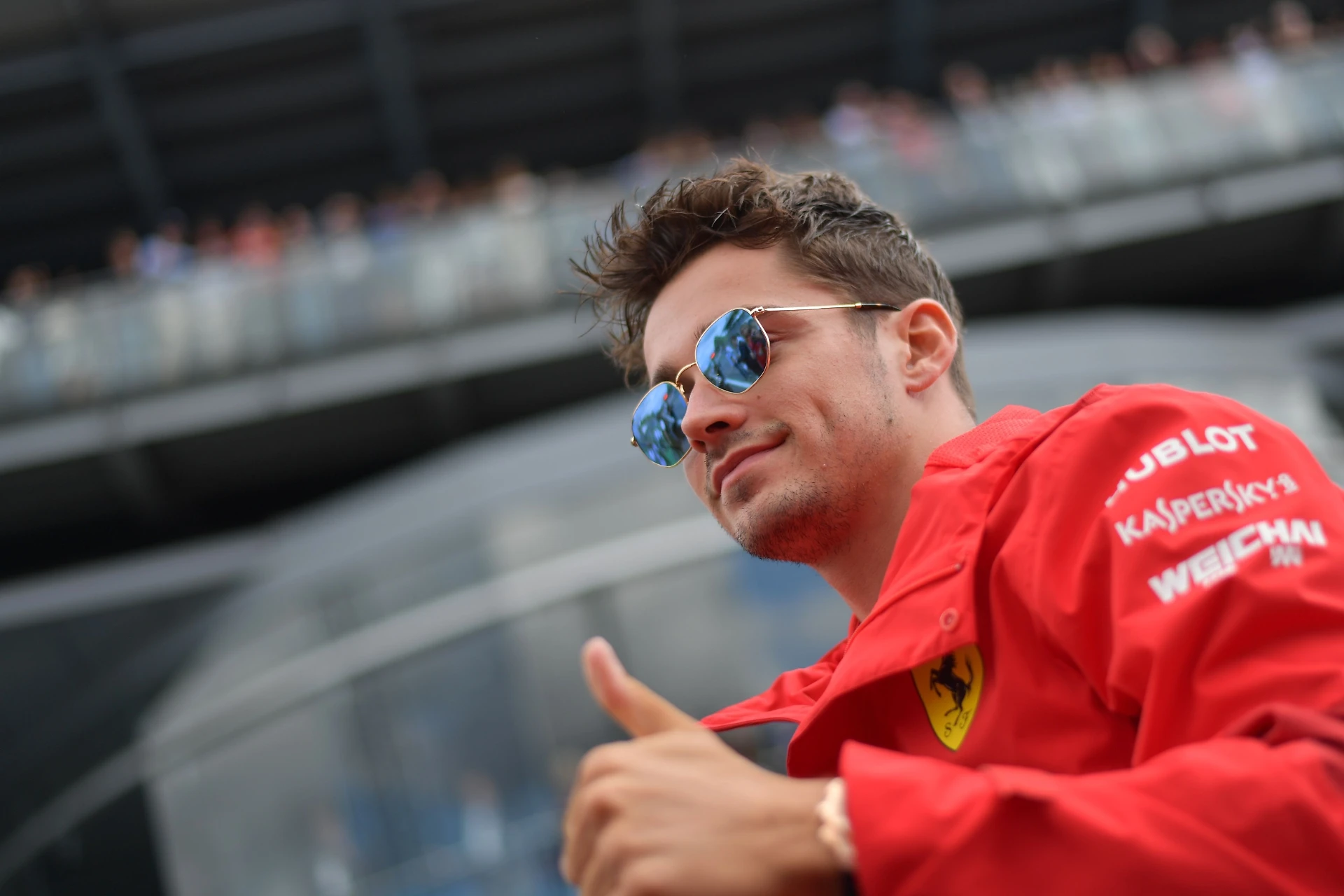 Dà lezioni pure a Hamilton. Leclerc, che trionfo a Monza, oggi nasce una leggenda