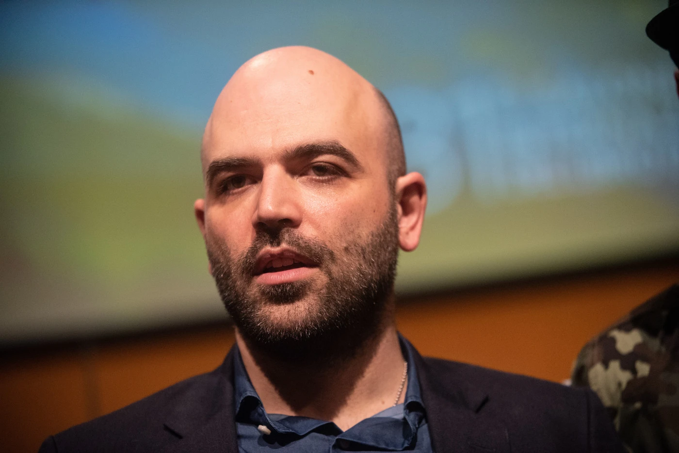Roberto Saviano scaricato dal Pd: niente processo a Maurizio Gasparri. E lui rosica: "I fascisti..."