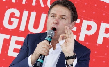 Conte contro Meloni, "cosa esulti?": deliri e rosicate a sinistra 