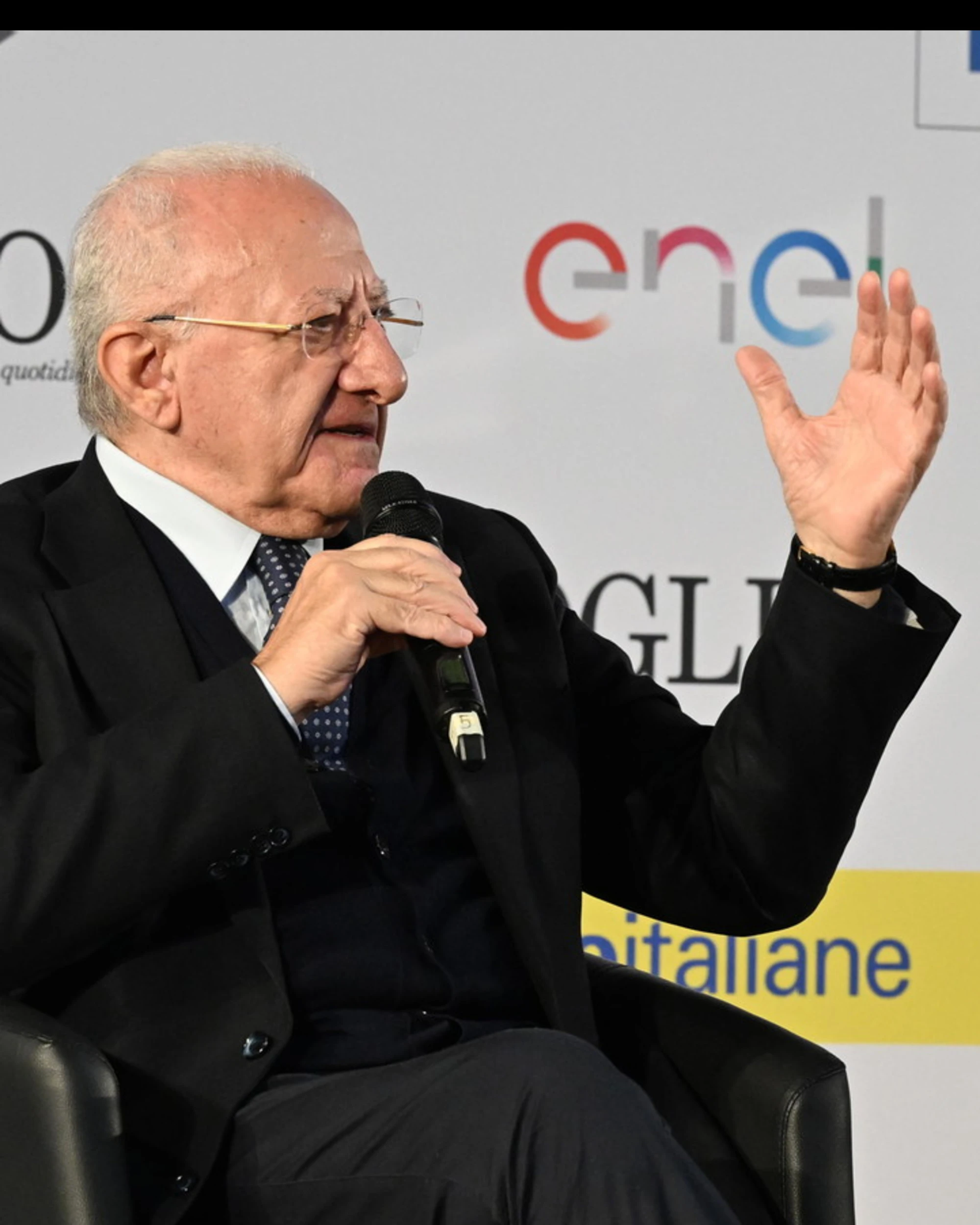 De Luca spiana Schlein e Fico: "Il tempo delle scemenze è finito"