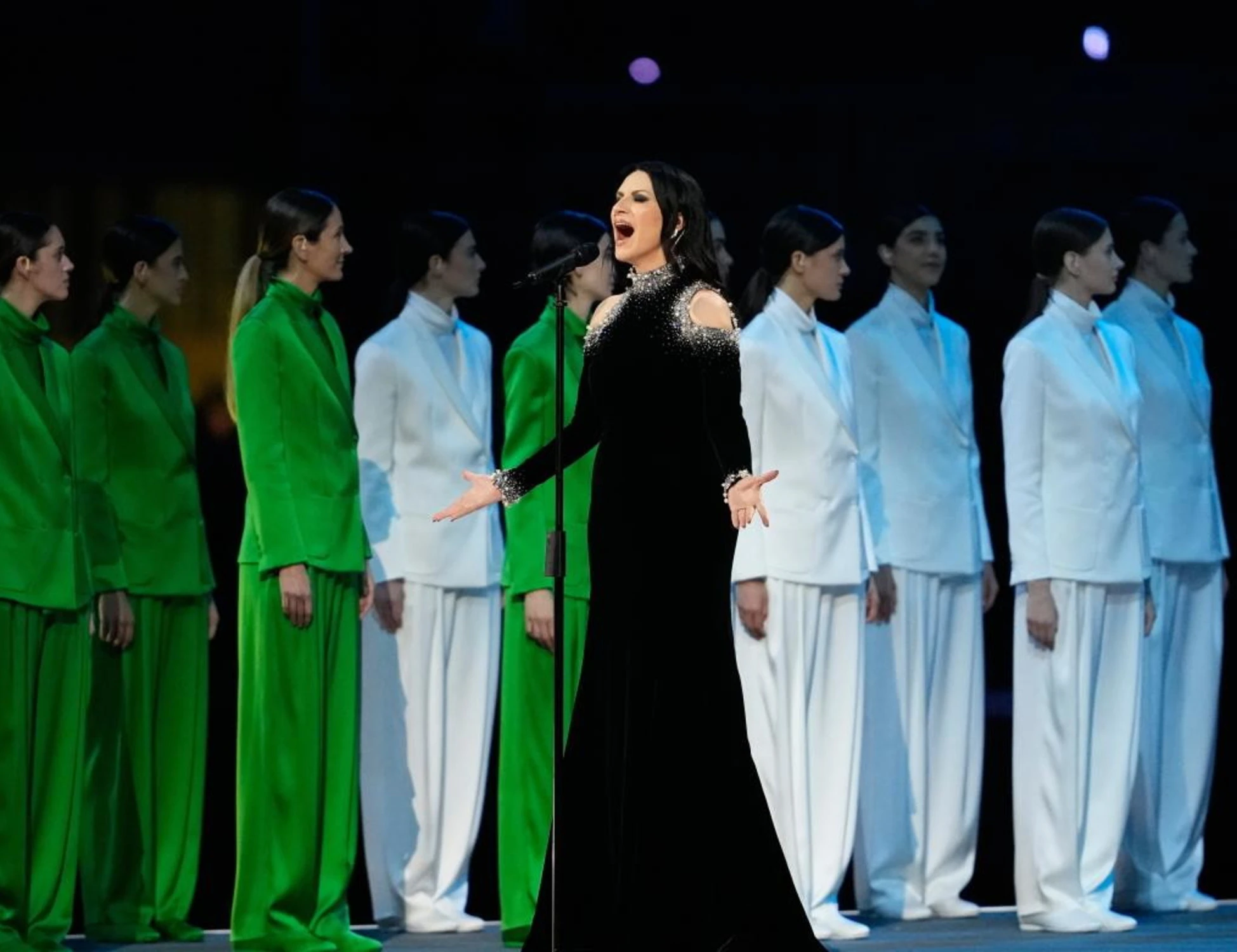 Mattarella in tram dà il via allo show. Altro che Ghali: la vera star è Pausini