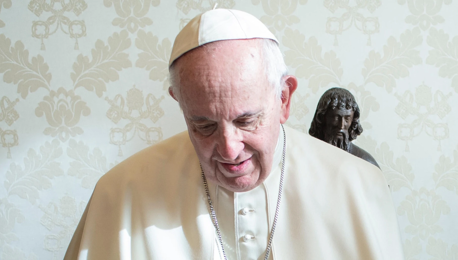 Papa Francesco, nulla osta ai vescovi: attaccare Matteo Salvini, l'interferenza inaccettabile