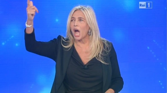Domenica In, Mara Venier perde la pazienza: "Silenzio però". Pubblico zittito in tempo record, cosa è successo