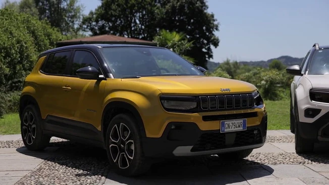 Predstavljena nova Jeep Avenger 4xe, primerna tudi za terensko vožnjo