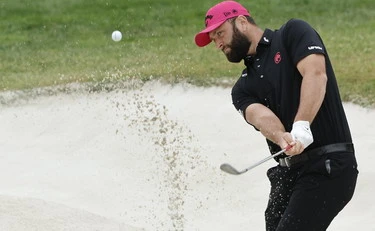 Jon Rahm, golfisti evacuati sul jet privato: come salva il torneo di Hong Kong