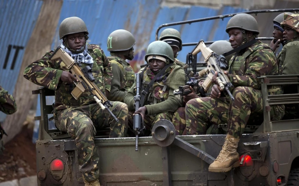 Kenya, forti esplosioni al centro commerciale