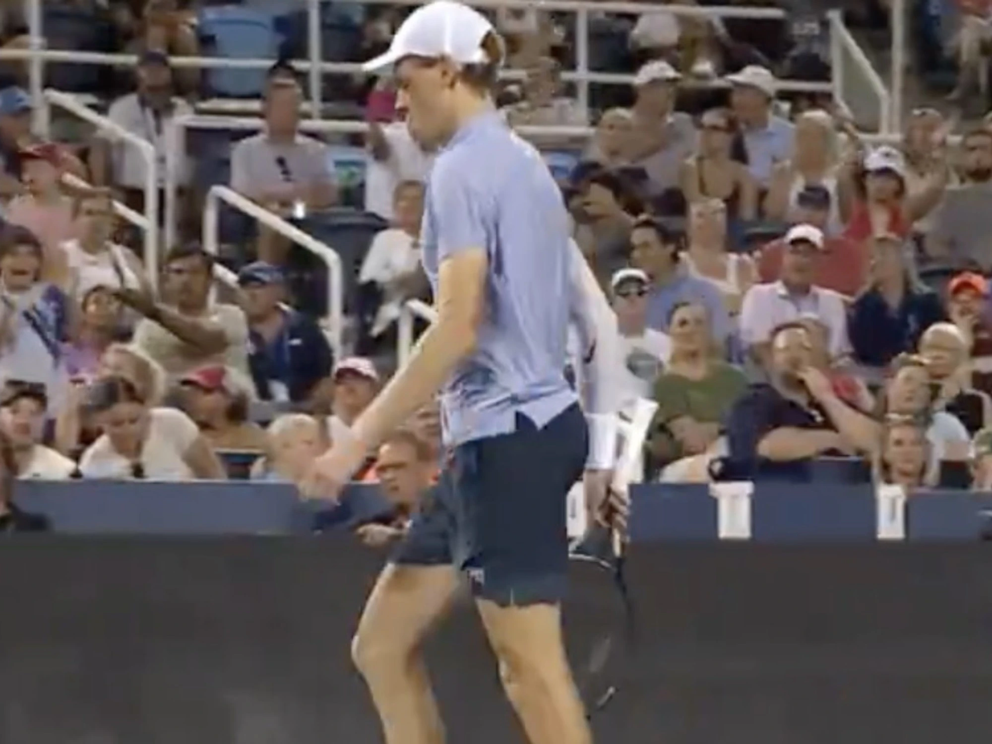 Sinner travolge Diallo, poi l'urlo: "Prenotate un campo!"