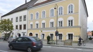 Hitler, la sua casa diventa una stazione di polizia: scoppia la protesta