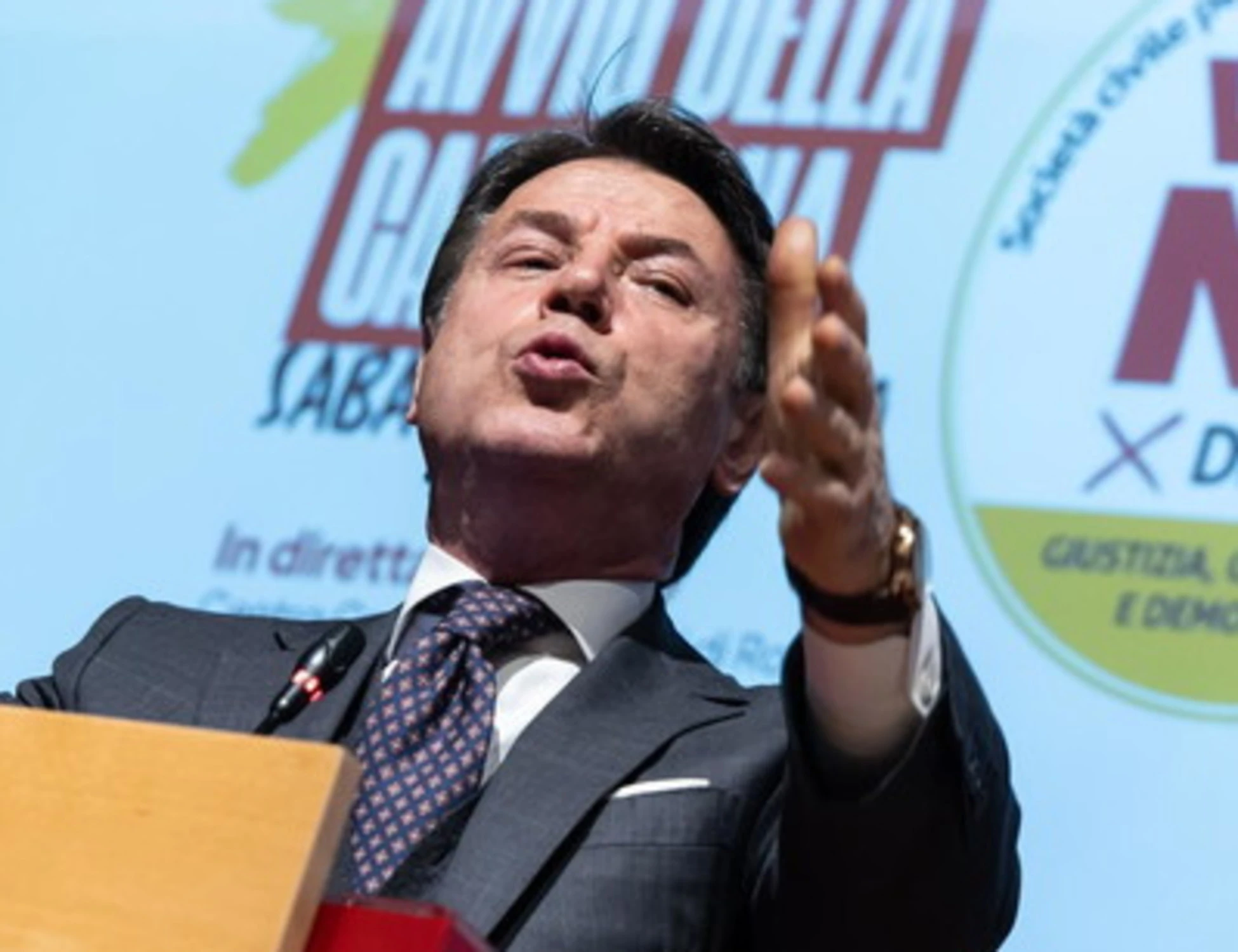 FdI umilia Giuseppe Conte: "Avvocato, cercatene un'altra"