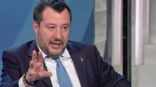 Matteo Salvini sulla Grecia a Porta a Porta: "Applausi ai poliziotti che sparano ai migranti, io a processo"