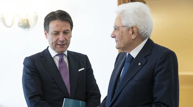 Giuseppe Conte, retroscena clamoroso: "Mattarella ha bloccato tutto nel pomeriggio". Premier, fine corsa?