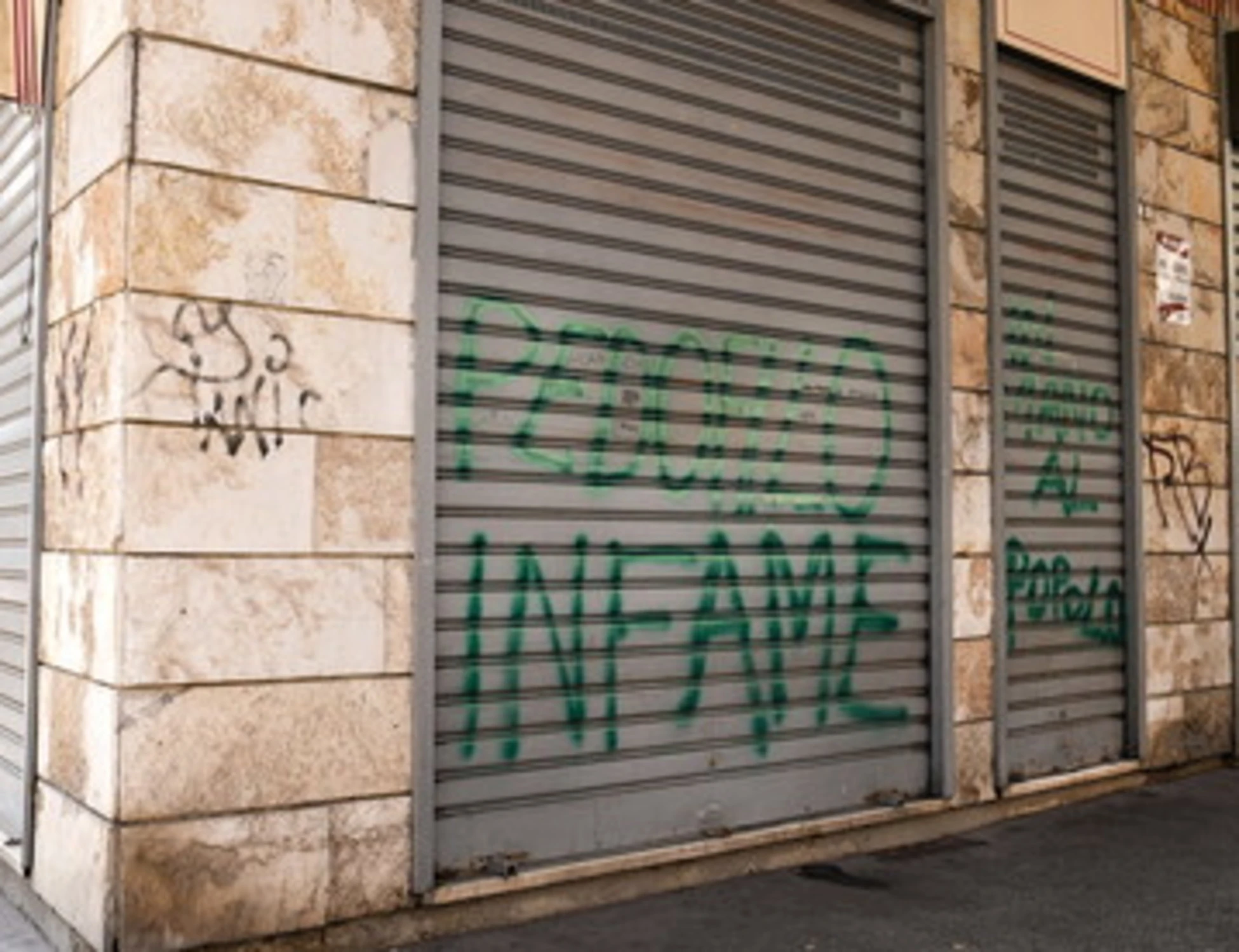Torino, la 13enne molestata dal bengalese al minimarket: "Mi toccava il seno e diceva buono..."