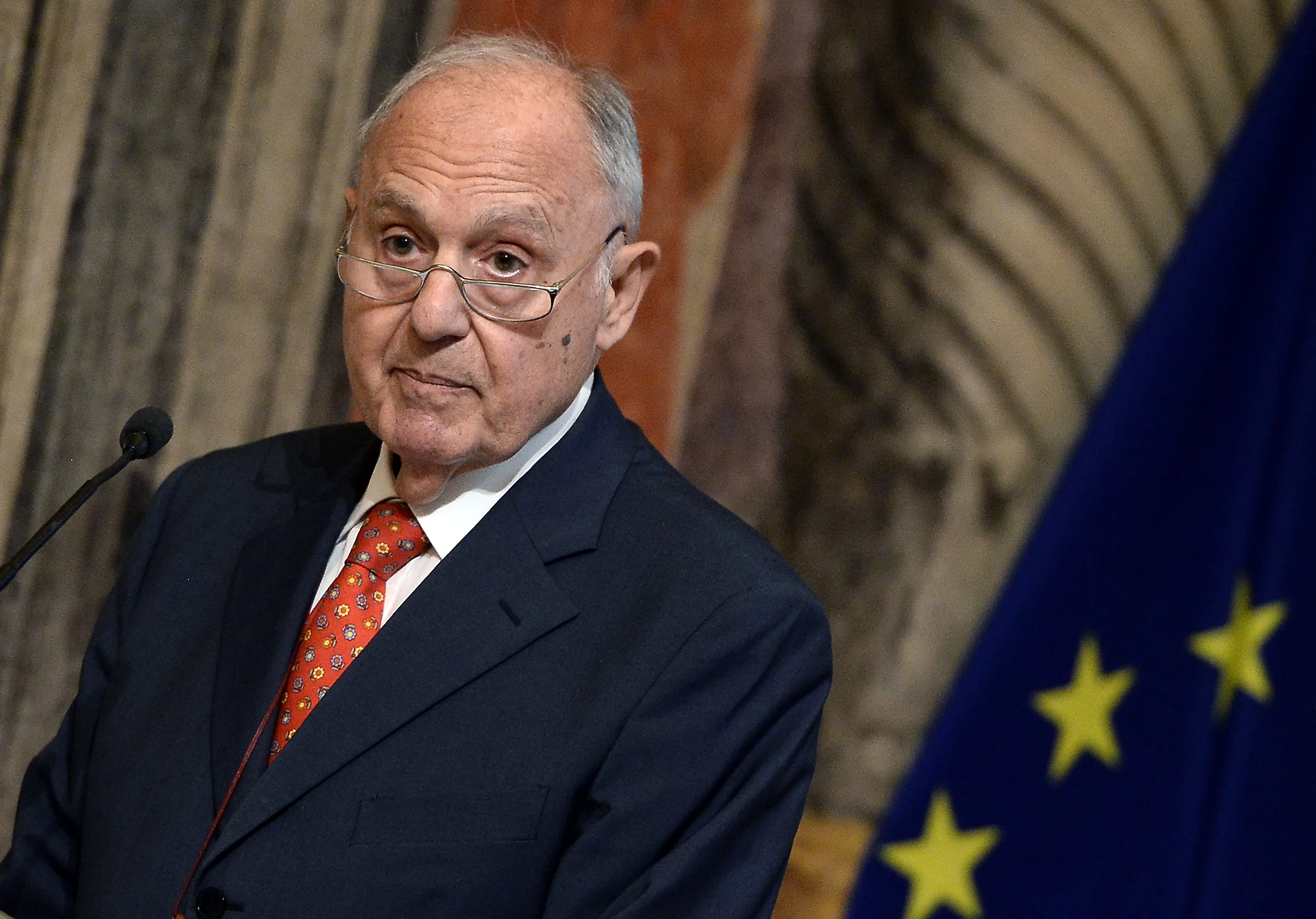 L'allarme di Paolo Savona: "Con queste regole salta l'euro"