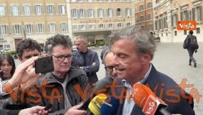 https://media.liberoquotidiano.it/iyRDFx2E8lazJH5Ykq8PgcnjsSV2go99zHBaGORMiqs/width:800/quality:90/aW1hZ2VzLzIwMjYvMDUvMDYvMTMxNjIzMjg0LWM0YmIxMmQzLTYyNzItNDQ3Mi1hNDE1LTU3MTM3YjU1ZjRkZS5qcGc.webp