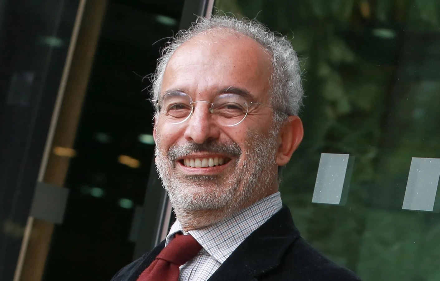 Gad Lerner contro i poliziotti dello sgombero di Roma: "Non basta una foto per lavarsi la coscienza"