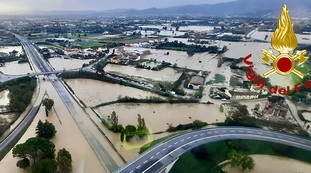 Meteo, 8 morti in Toscana. "Il quadro peggiora": cresce la paura