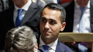 Di Maio corteggiato dal M5s? "Lo ha chiamato un fedelissimo di Conte"