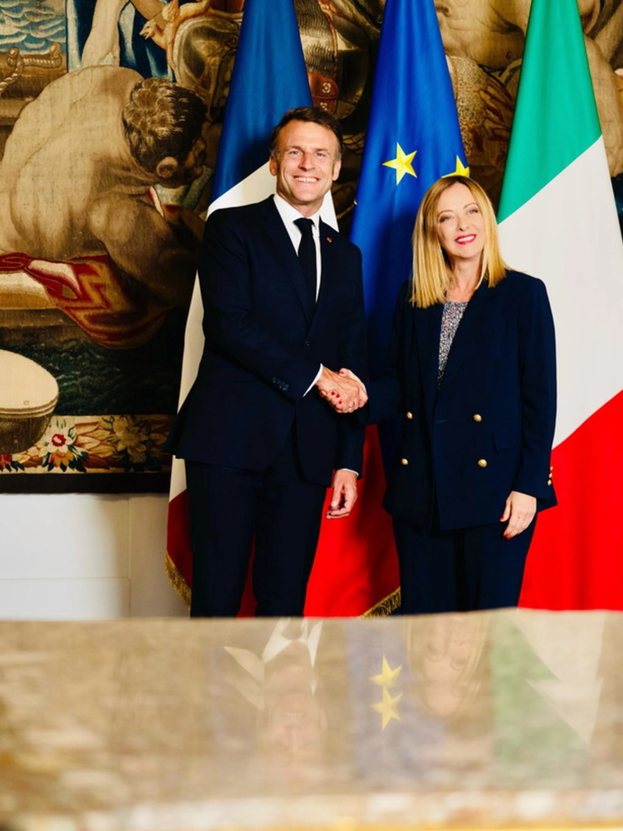 "Grazie Meloni": Macron fa rosicare la sinistra