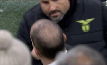 Milan-Lazio, Allegri e il vice di Sarri? La scena inquietante sfuggita a tutti