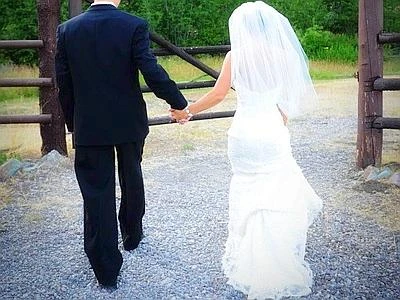 A noleggio o pret a porter, l'abito da sposa è sempre più low cost