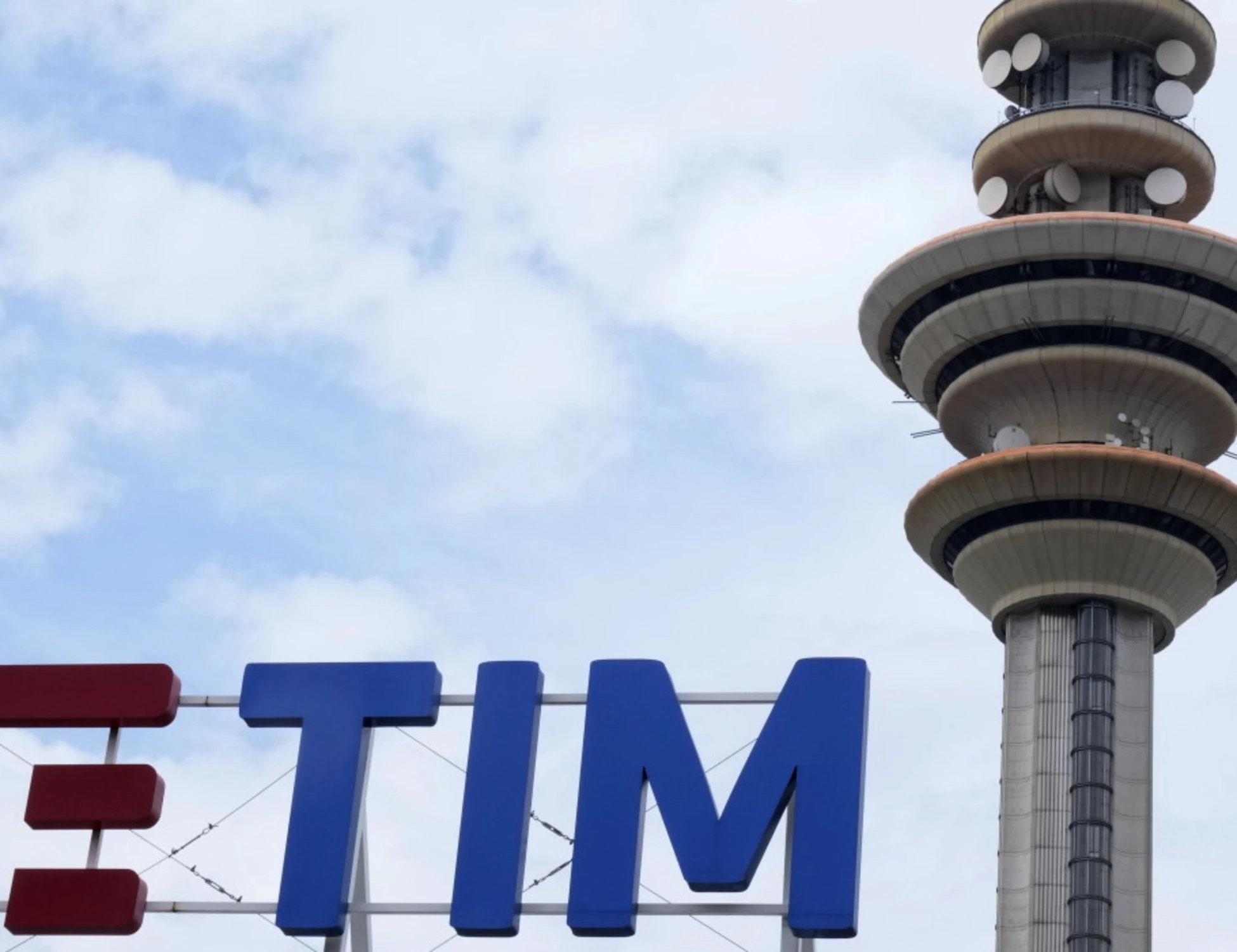Tim, ok all’offerta pubblica di Poste: “Il prezzo è congruo”
