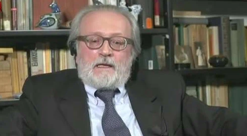 Paolo Becchi contro Matteo Renzi a Porta a Porta: "Assurdo che le decisioni importanti passino dalla tv"