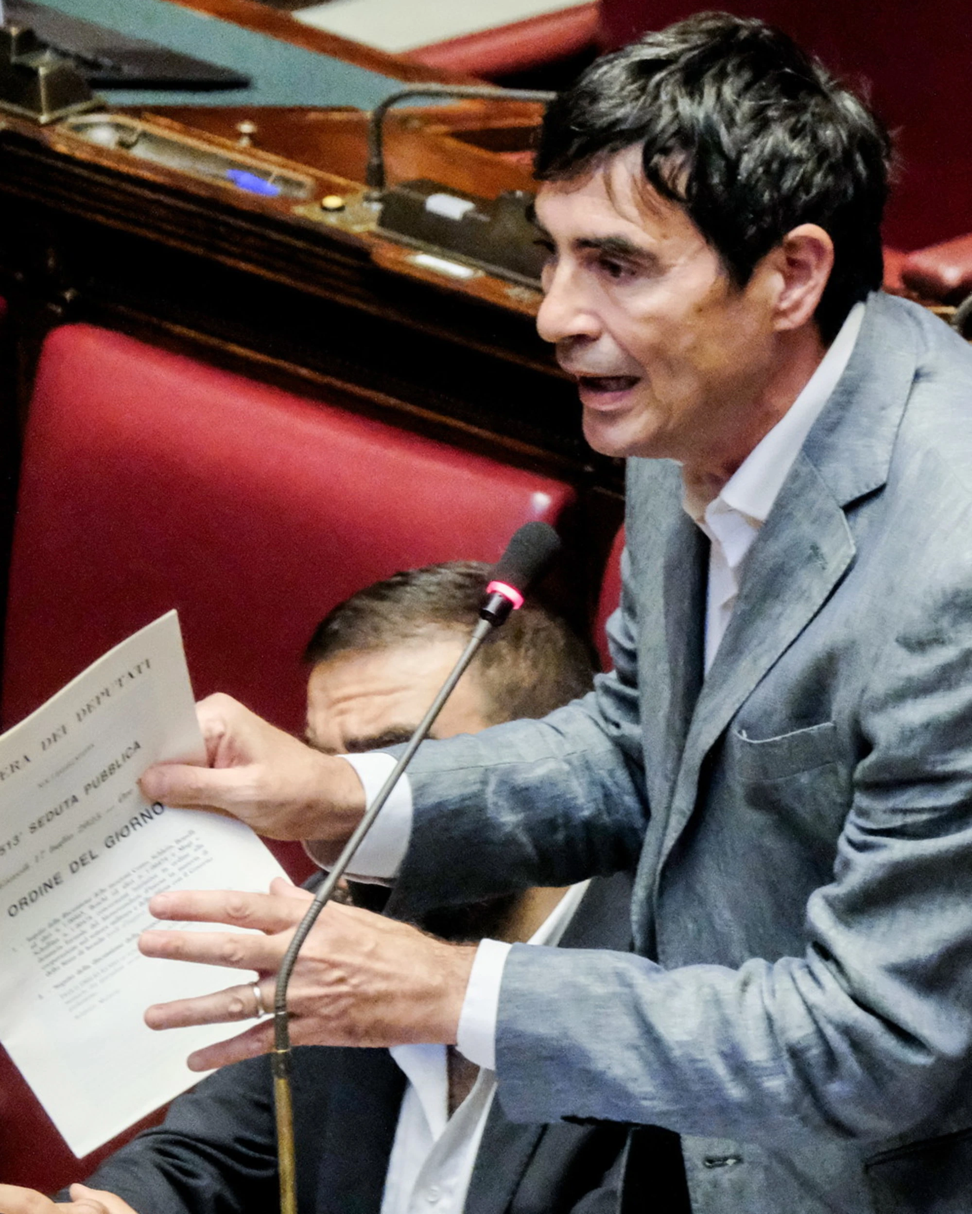 Nicola Fratoianni, menzogna e sciacallata: "Vergogna Meloni! Dei morti parla solo oggi". Ma...