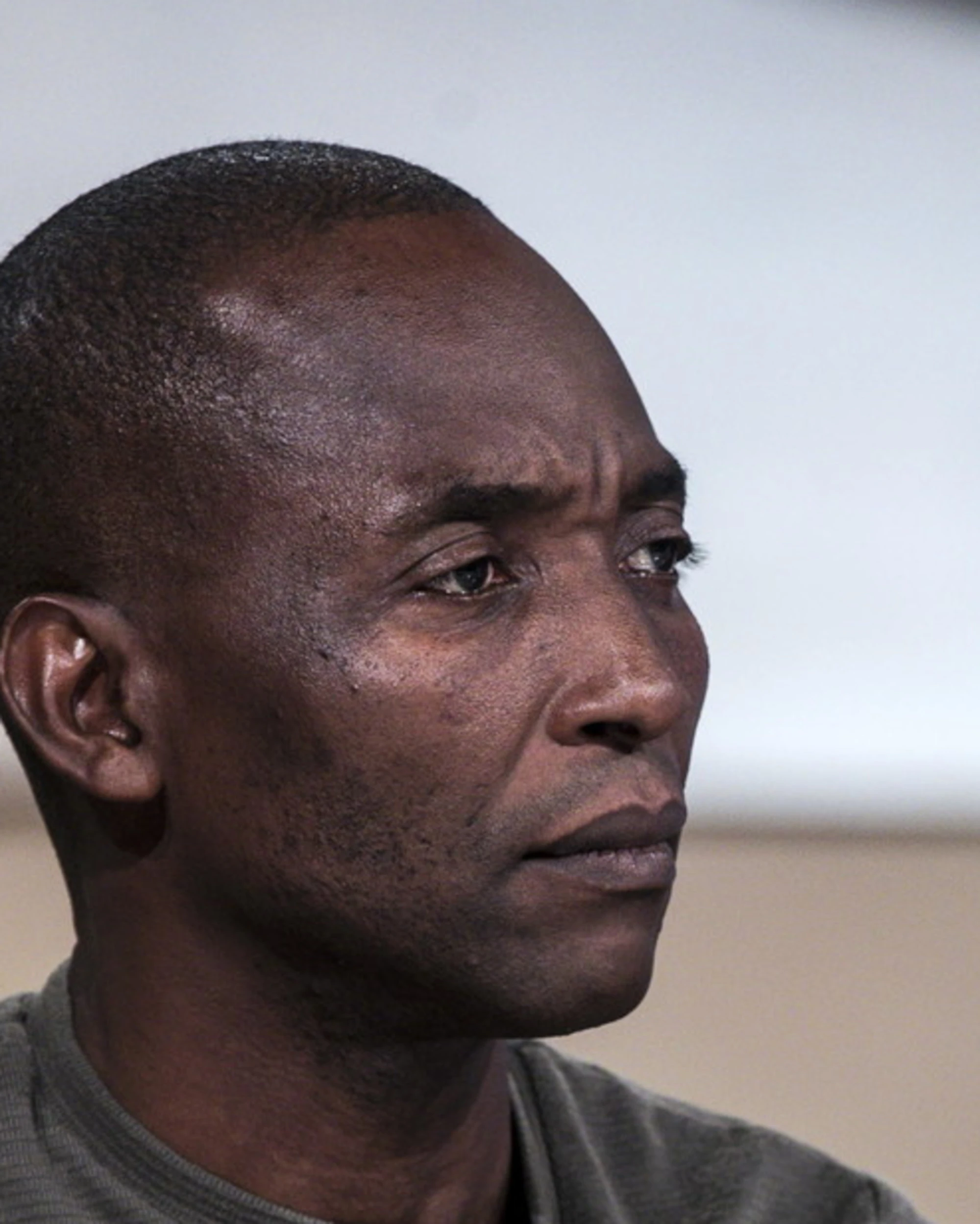 Migranti, Soumahoro sta con Meloni: "La sinistra? Lasciamo stare"