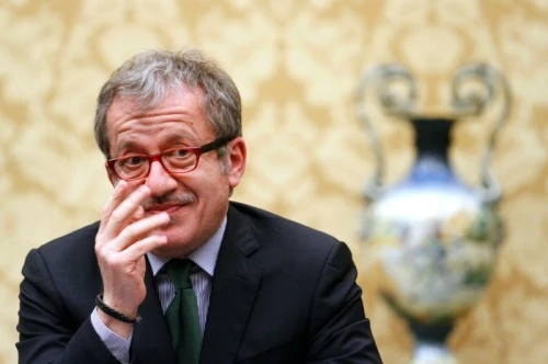 Maroni lancia il referendum sull'euro"L'Europa è stata un fallimento"