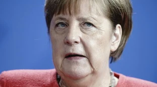 Germania, vaccino al coronavirus agli anziani nelle case di riposo? Si estrae a sorte: la denuncia-choc