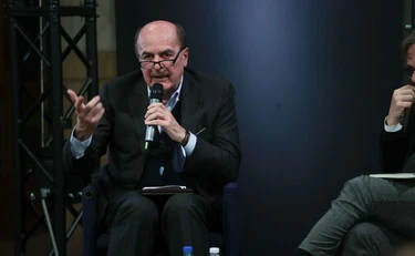 Pierluigi Bersani lancia il concorso per cambiar nome al campo largo