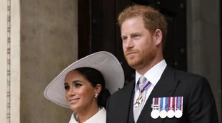 Regina Elisabetta, "li tiene privati": i documenti che possono rovinare Meghan Markle