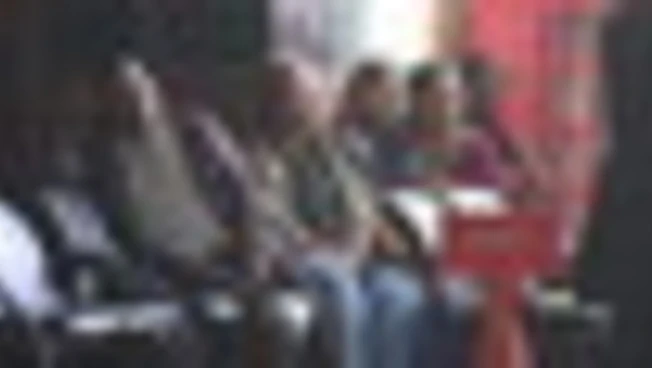 Nepal, i parenti dei dispersi attendono notizie in ospedale