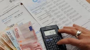 Bollette, "sforzo senza precedenti": il bazooka di Draghi da un miliardo, cosa cambia per le famiglie italiane