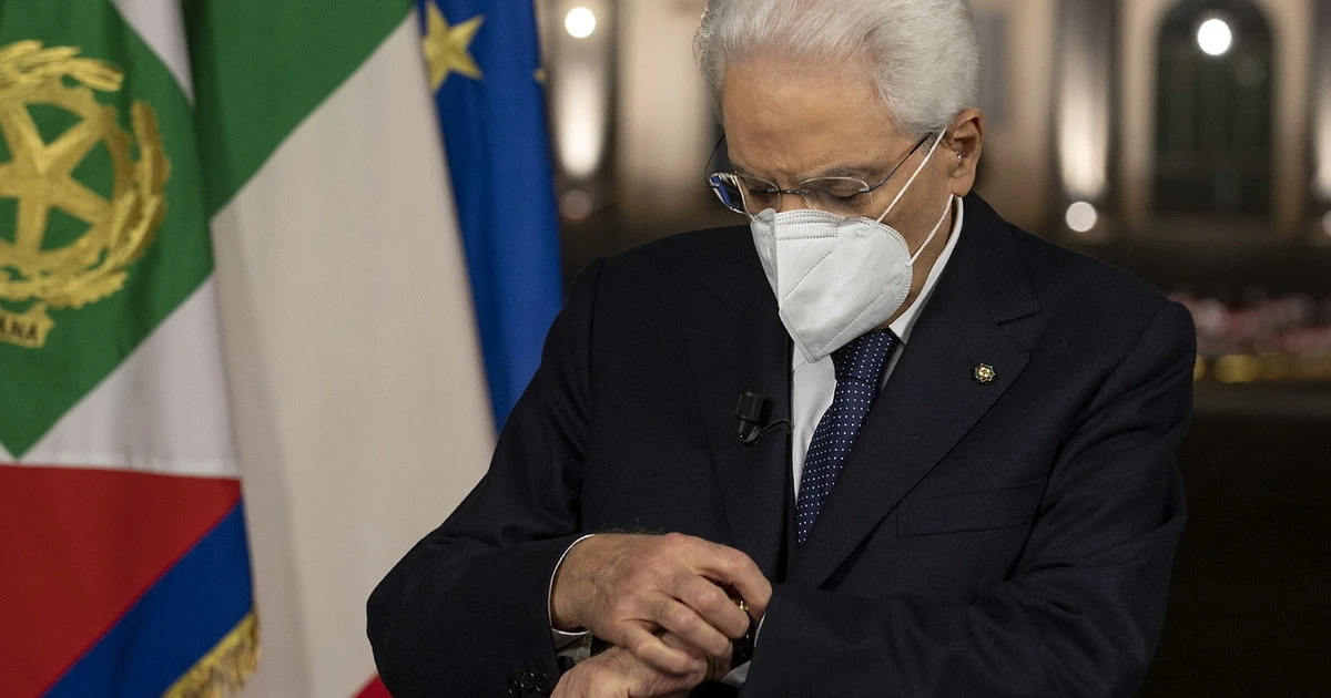 Sergio Mattarella, "irritazione al Quirinale". Retroscena sulla crisi: il presidente ha mollato Conte