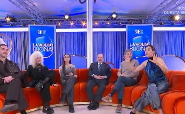 Sanremo 2026, Donatella Rettore esagera: "Come Mussolini e Che Guevara", roba estrema all'Ariston