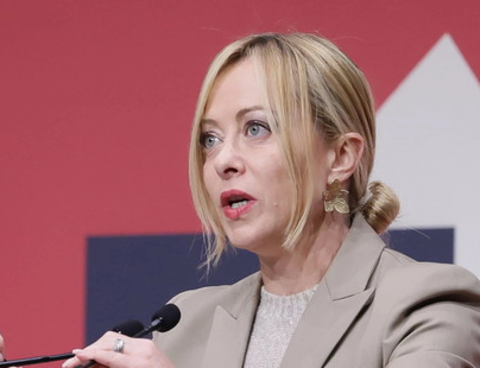 Giorgia Meloni contro Elly Schlein? Il sondaggio: finisce 70 a 30