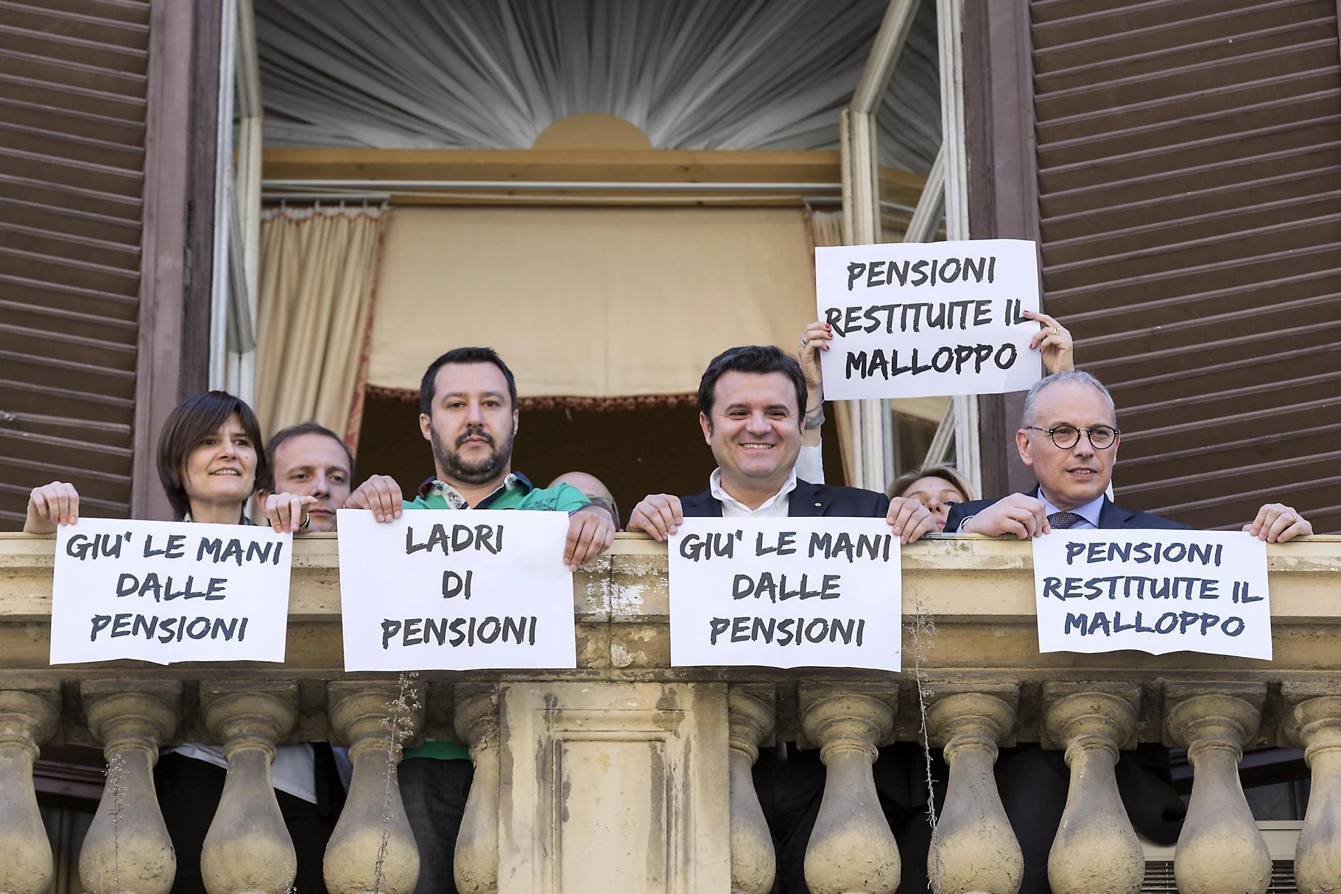 Sit-in della Lega per le pensioni, occupato il palazzo del Mef. Matteo Salvini insoddisfatto dopo l'incontro col Governo