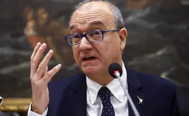 https://media.liberoquotidiano.it/jEnfMf56IYz0WU7bdVxnqkg_obIpn9L03qBgGvbX_QE/width:800/quality:90/aW1hZ2VzLzIwMjYvMDYvMjYvMDk1MzAwOTM1LTZkNjkzZjYzLWI2Y2EtNGFiNC04ZTdmLTNhYmUxNGFkNmFjZS5qcGc.webp