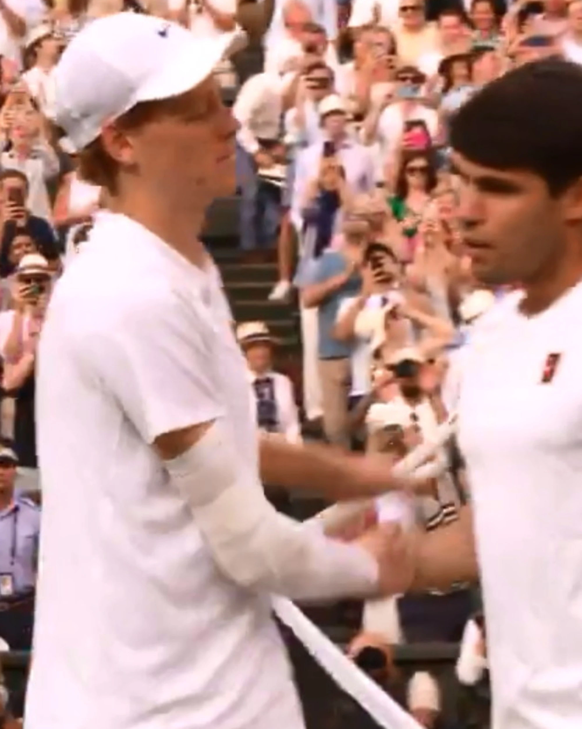Sinner-Alcaraz, l'azzurro vince in rimonta: Wimbledon è italiana