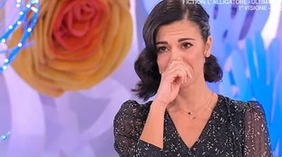 Detto Fatto, Bianca Guaccero scoppia in lacrime: "Scusate, un periodo particolare". Crollo in tv e silenzio in studio