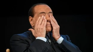Silvio Berlusconi, i medici del San Raffaele fiduciosi: i cambi di umore dimostrano una netta ripresa 